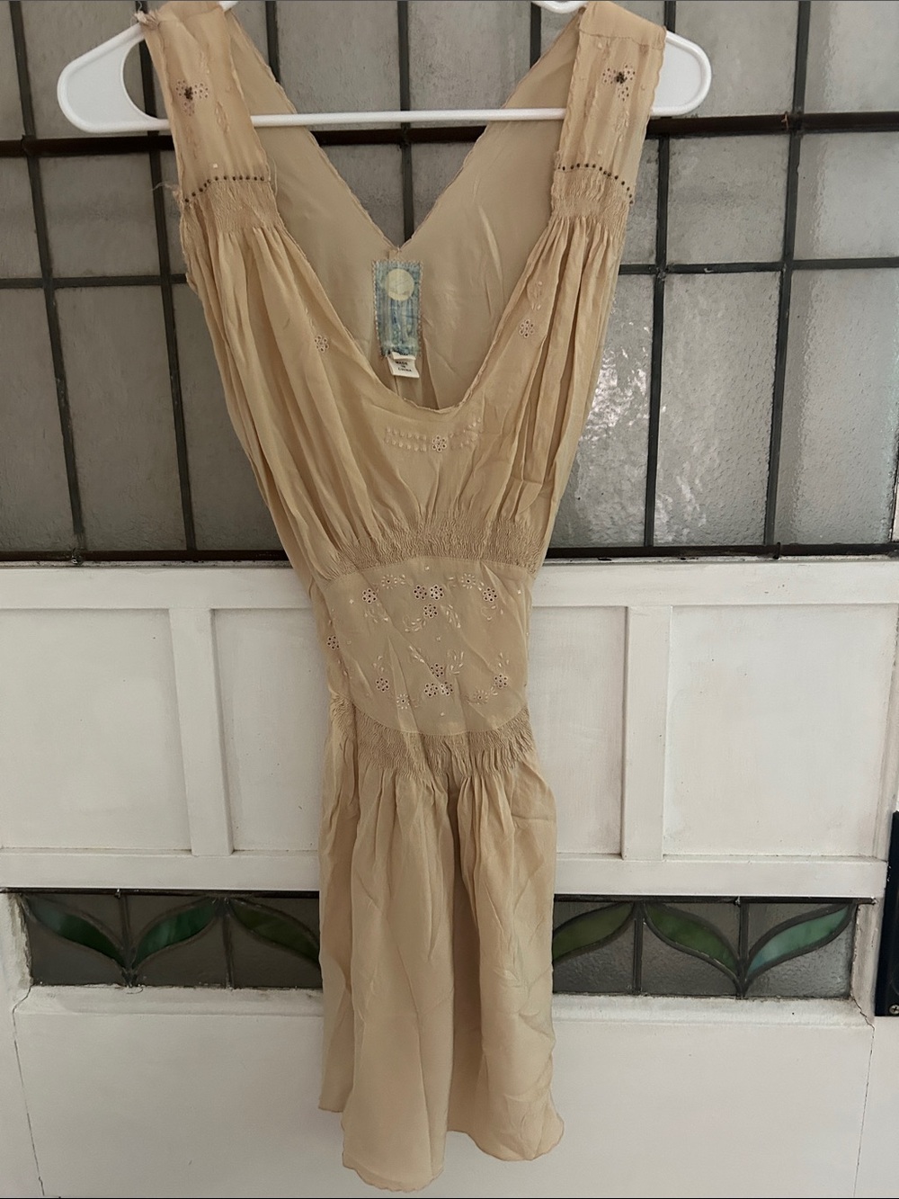 Planet Blue in Malibu , 100% silk Beige Sleeveless V-Neck Women’s tunic